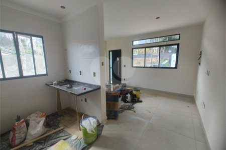 Casa à venda com 2 quartos, sendo 1 suíte, em Jardim Santo Antônio, Atibaia, SP