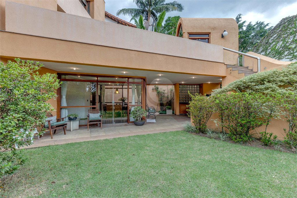 Casa à venda com 5 quartos, sendo 4 suítes, em Alto da Boa Vista, São Paulo, SP