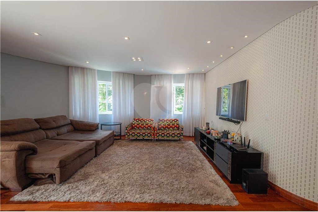 Casa para alugar com 5 quartos, sendo 4 suítes, no condomínio Colinas Japore, São Paulo - SP