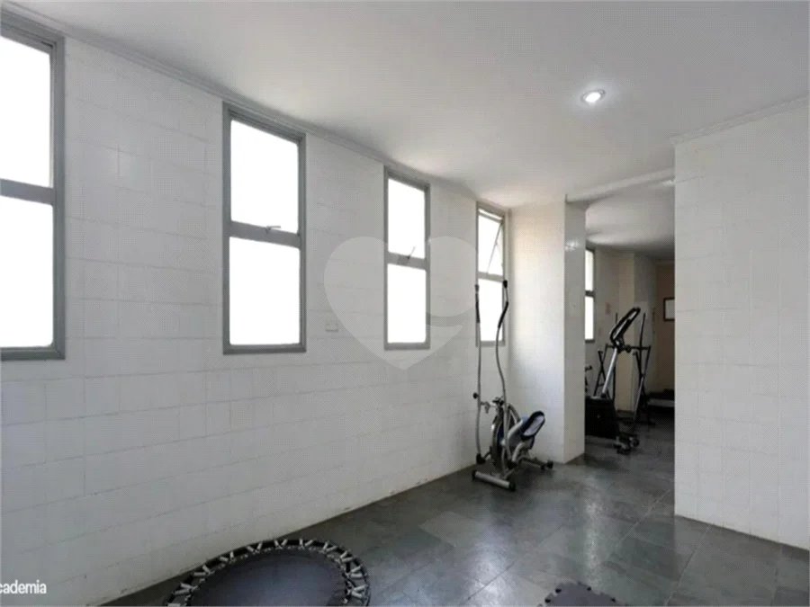 Apartamento em Santana com Sacada e Vaga de Garagem, a 650 m do Metrô