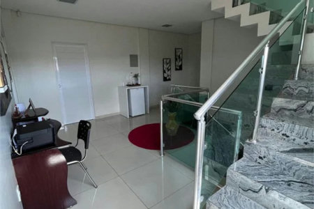 Casa à venda com 6 quartos, sendo 1 suíte,  no Centro, Balsas, MA