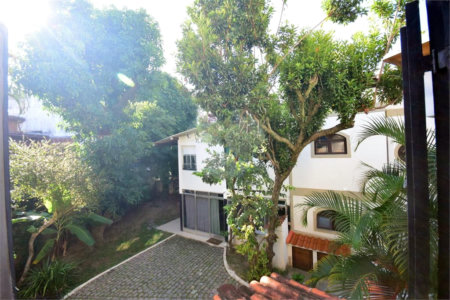 Casa à venda com 5 quartos, sendo 1 suíte, no condomínio Vivendas, Rio de Janeiro - RJ