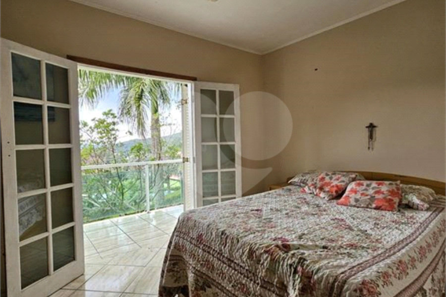 Casa à venda com 3 quartos, sendo 1 suíte, no condomínio Clube de Campo Fazenda Tabarã, Mairiporã - SP