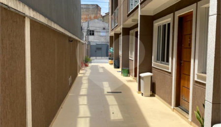 Casa à venda com 2 suítes no condomínio Real Iraci, São Paulo - SP