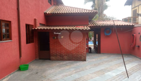 Casa à venda com 3 quartos, sendo 2 suítes,  no condomínio Alpes da Cantareira, Mairiporã - SP