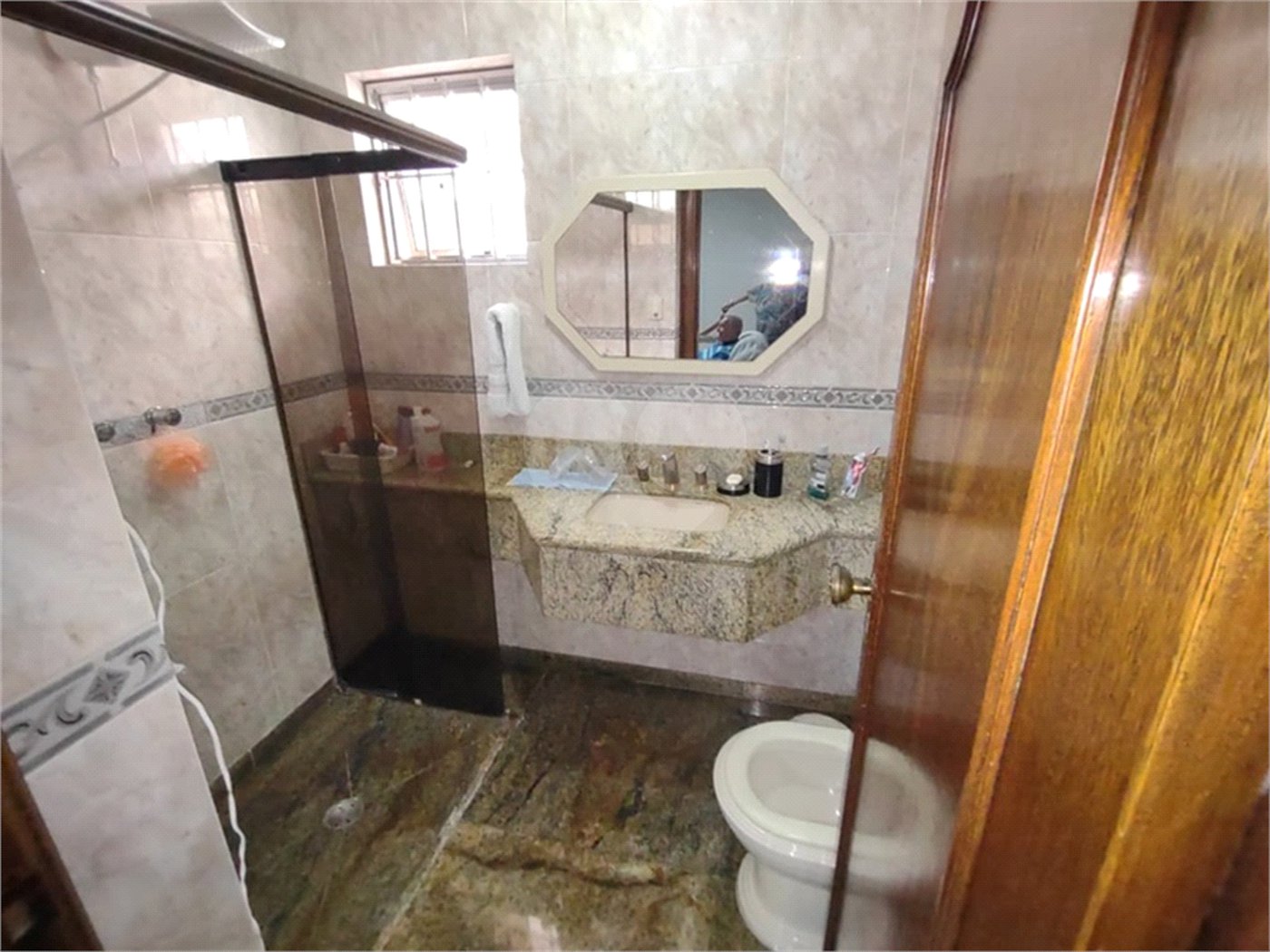 Casa à venda com 3 quartos, sendo 1 suíte, no condomínio Vila Paiva, São Paulo - SP