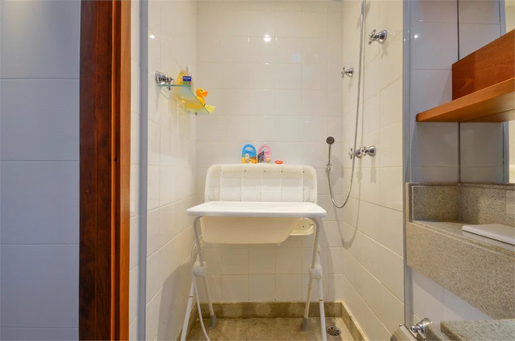 Casa à venda com 5 quartos, sendo 4 suítes, no condomínio Espaço Mobile - Real Parque, São Paulo - SP