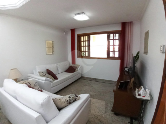 Sobrado à venda com 3 suítes em Vila Romero, São Paulo, SP