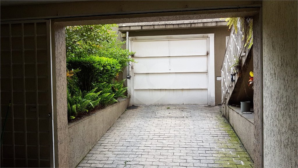 Sobrado à venda com 3 suítes em Vila Gumercindo, São Paulo, SP