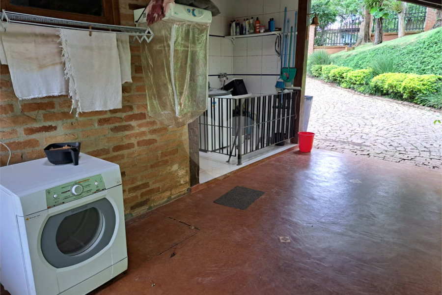 Casa à venda ou para alugar com 3 quartos, sendo 1 suíte,  no condomínio Parque Petrópolis 4 Secção, Mairiporã - SP