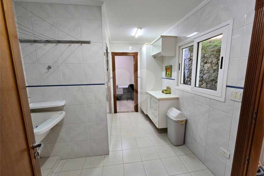Casa à venda com 4 suítes no condomínio Associação Reserva das Hortênsias, Mairiporã - SP