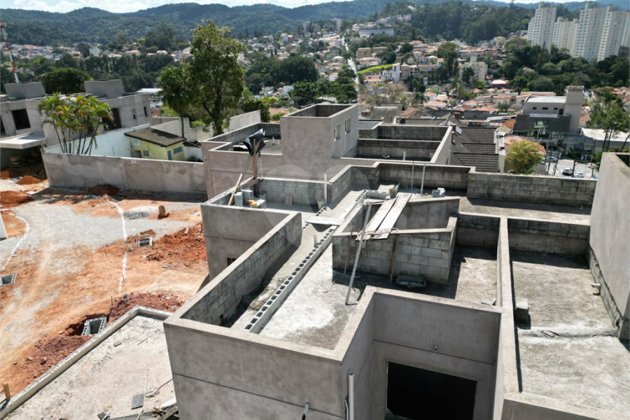 Casa à venda com 4 quartos, sendo 2 suítes, no condomínio Residencial Floresta, São Paulo - SP