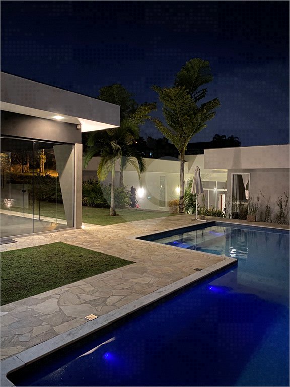 Casa à venda com 3 suítes no condomínio Jardim Primavera, Louveira - SP