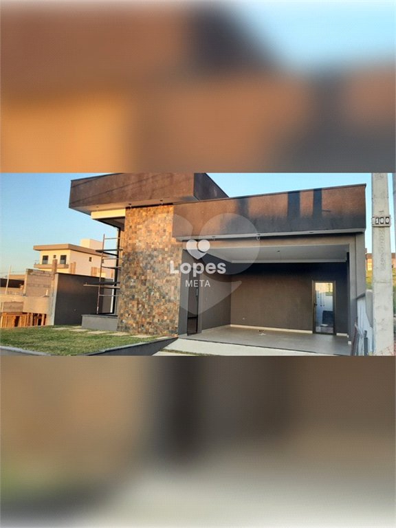 Casa à venda com 3 quartos, sendo 1 suíte, no condomínio Residencial Malibu, Caçapava - SP