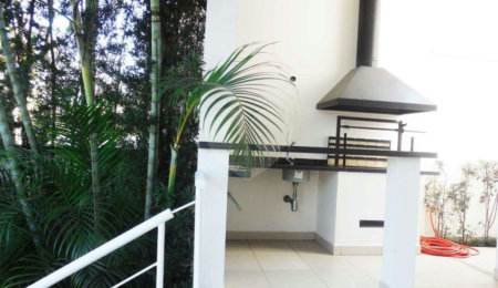 Casa à venda com 4 quartos, sendo 2 suítes,  no condomínio Bristol Village, São Paulo - SP
