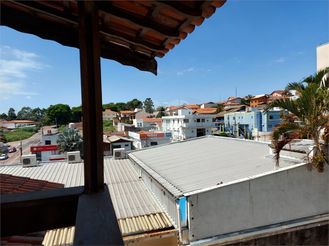 Sobrado à venda com 5 quartos, sendo 4 suítes, em Santa Rosa, Vinhedo, SP