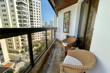 Apartamento à venda com 4 quartos, sendo 3 suítes, em Campo Belo, São Paulo, SP