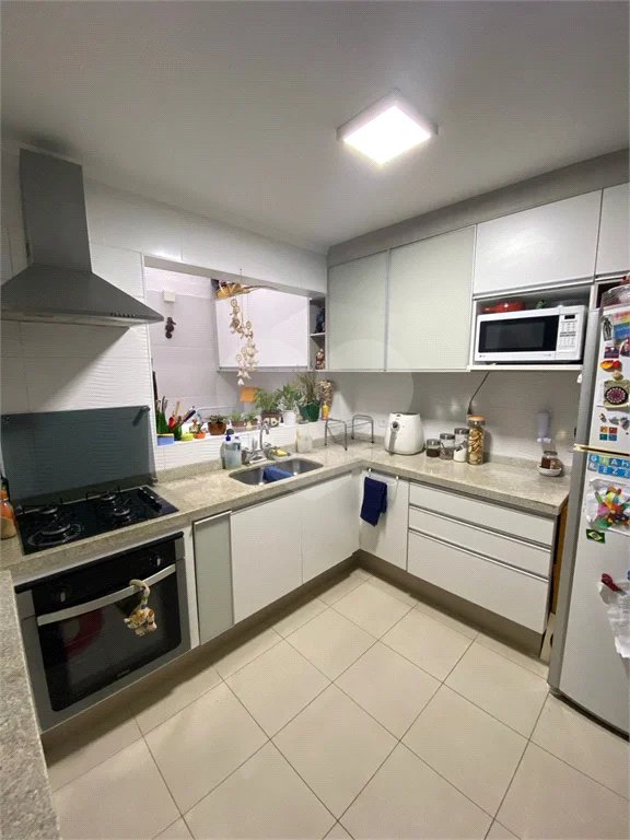 Casa à venda com 3 quartos, sendo 1 suíte, no condomínio Residencial Santa Teresinha, São Paulo - SP