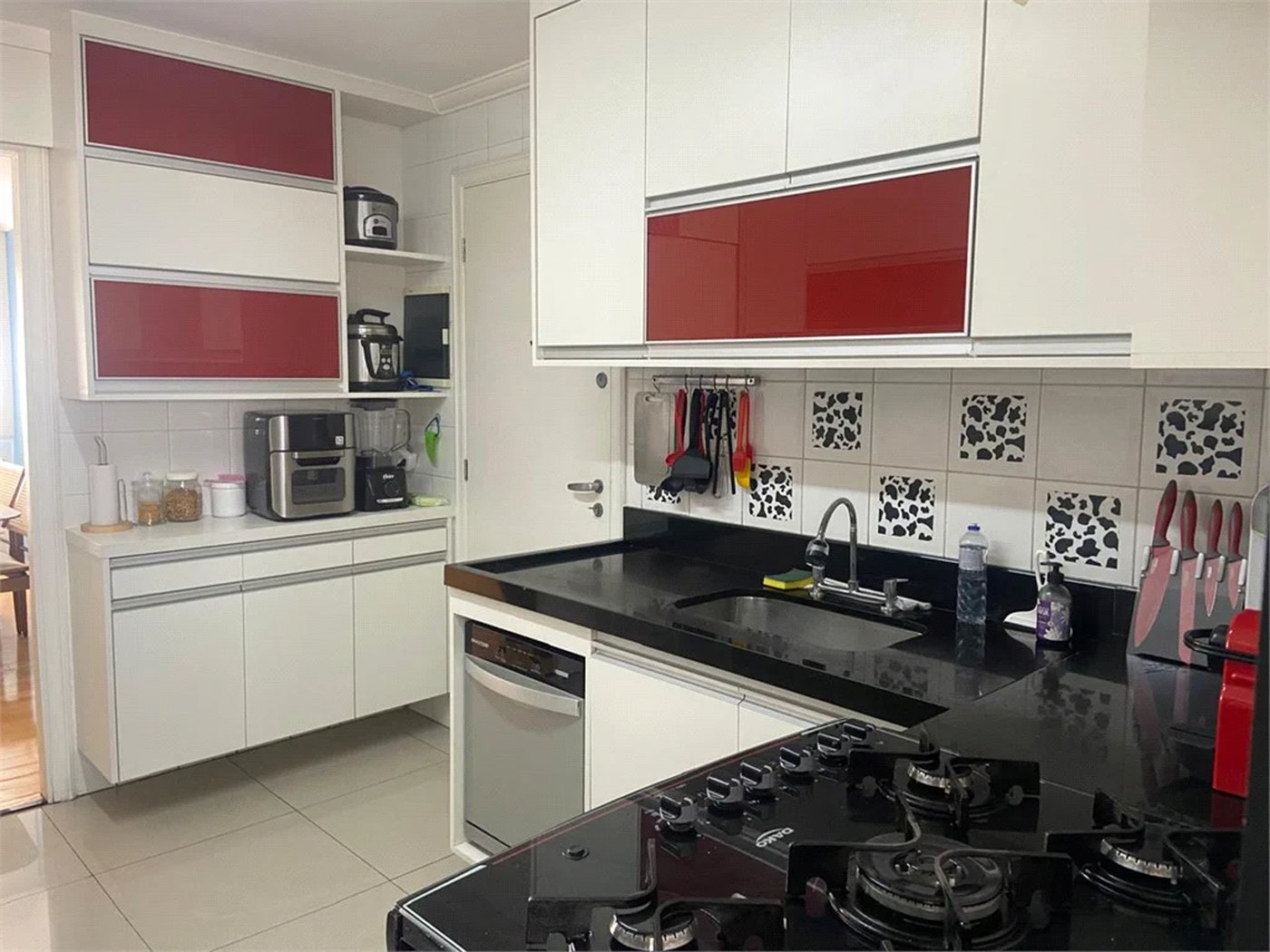 Apartamento à venda com 4 quartos, sendo 2 suítes,  em Vila Hamburguesa, São Paulo, SP