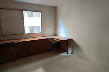 Apartamento à venda com 3 quartos, sendo 1 suíte, em Moema, São Paulo, SP