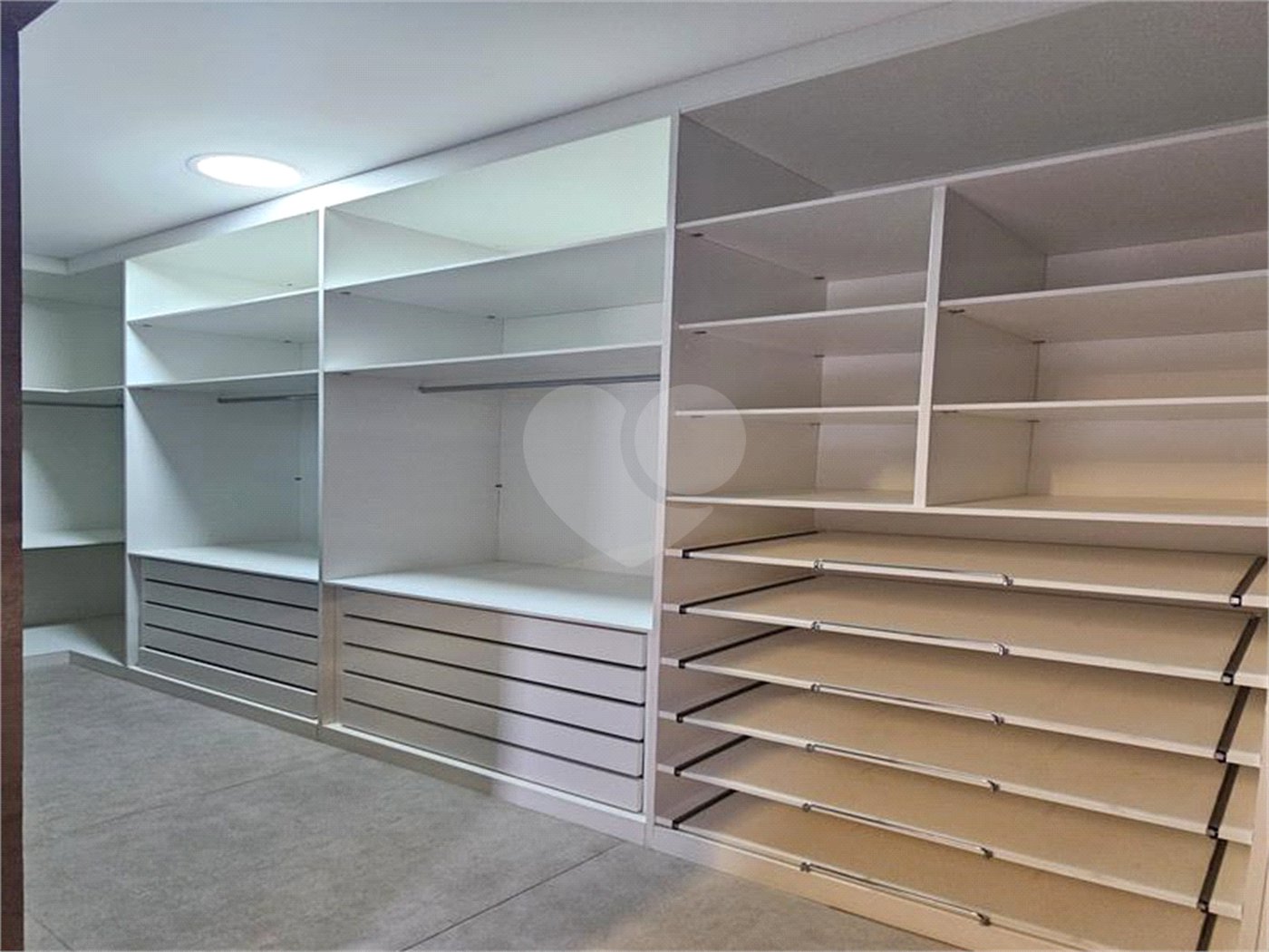 Casa à venda com 3 quartos, sendo 1 suíte, no condomínio Mantova, Indaiatuba - SP