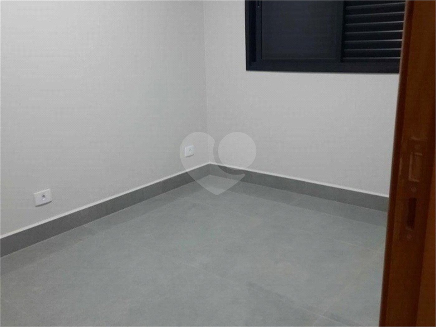 Casa à venda com 3 quartos, sendo 1 suíte, no condomínio Horto Florestal Villagio, Sorocaba - SP
