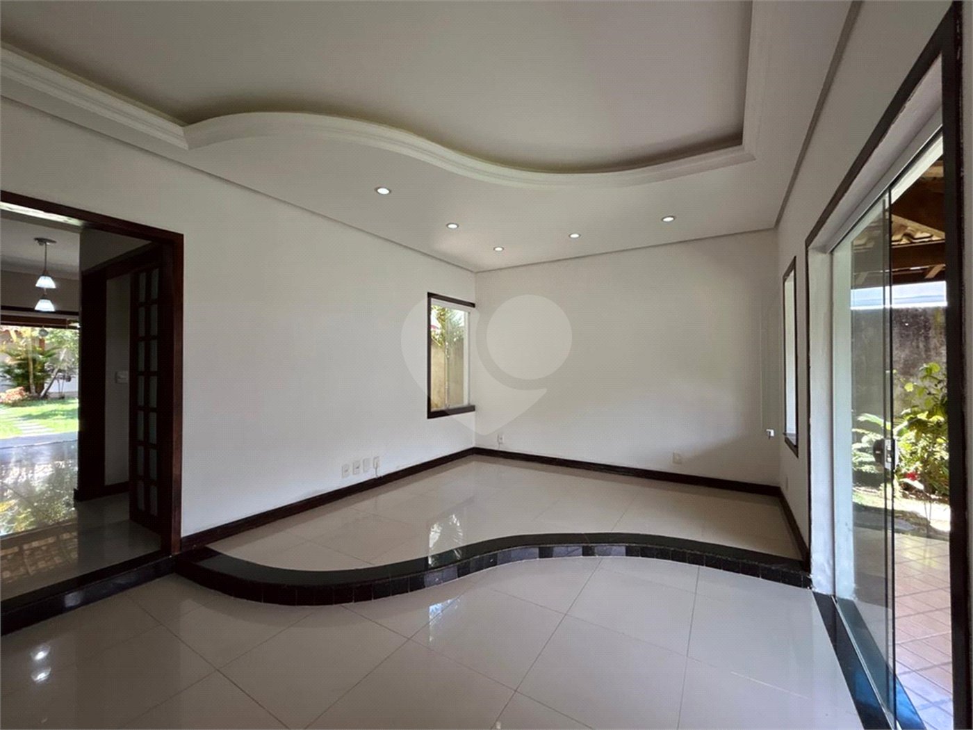 Casa à venda com 1 quarto, sendo 3 suítes,  em Outerio da Glória, Porto Seguro, BA