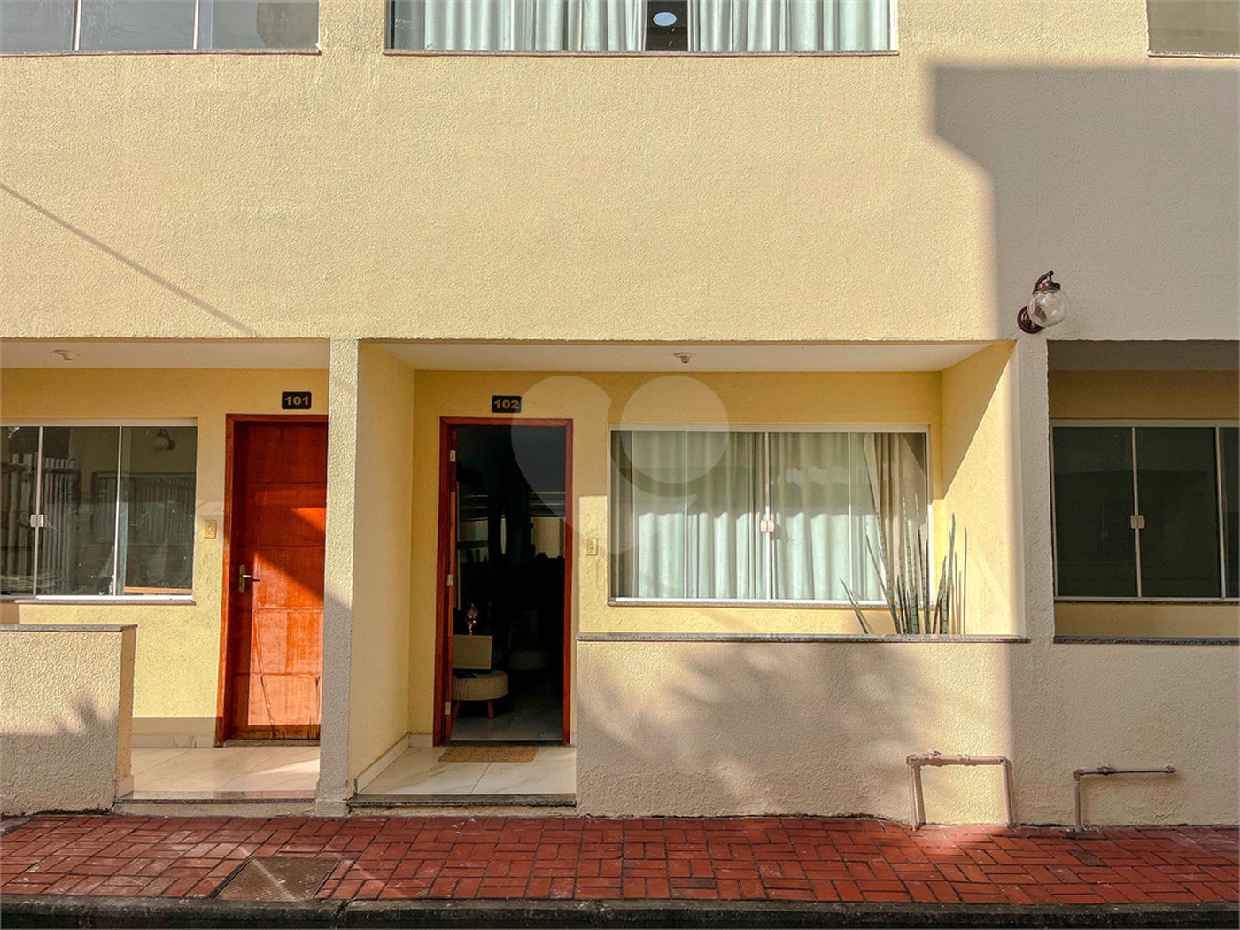 Casa à venda com 4 quartos, sendo 1 suíte, no condomínio Imperial Santa Cruz, Rio de Janeiro - RJ