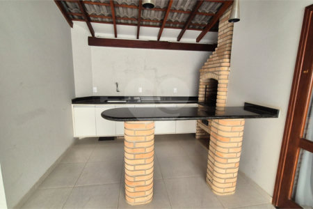 Casa à venda com 4 quartos, sendo 2 suítes, no condomínio Residencial Grape Village, Vinhedo - SP