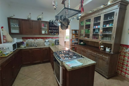 Casa à venda com 4 quartos, sendo 3 suítes, no condomínio Patrimônio do Carmo, São Roque - SP