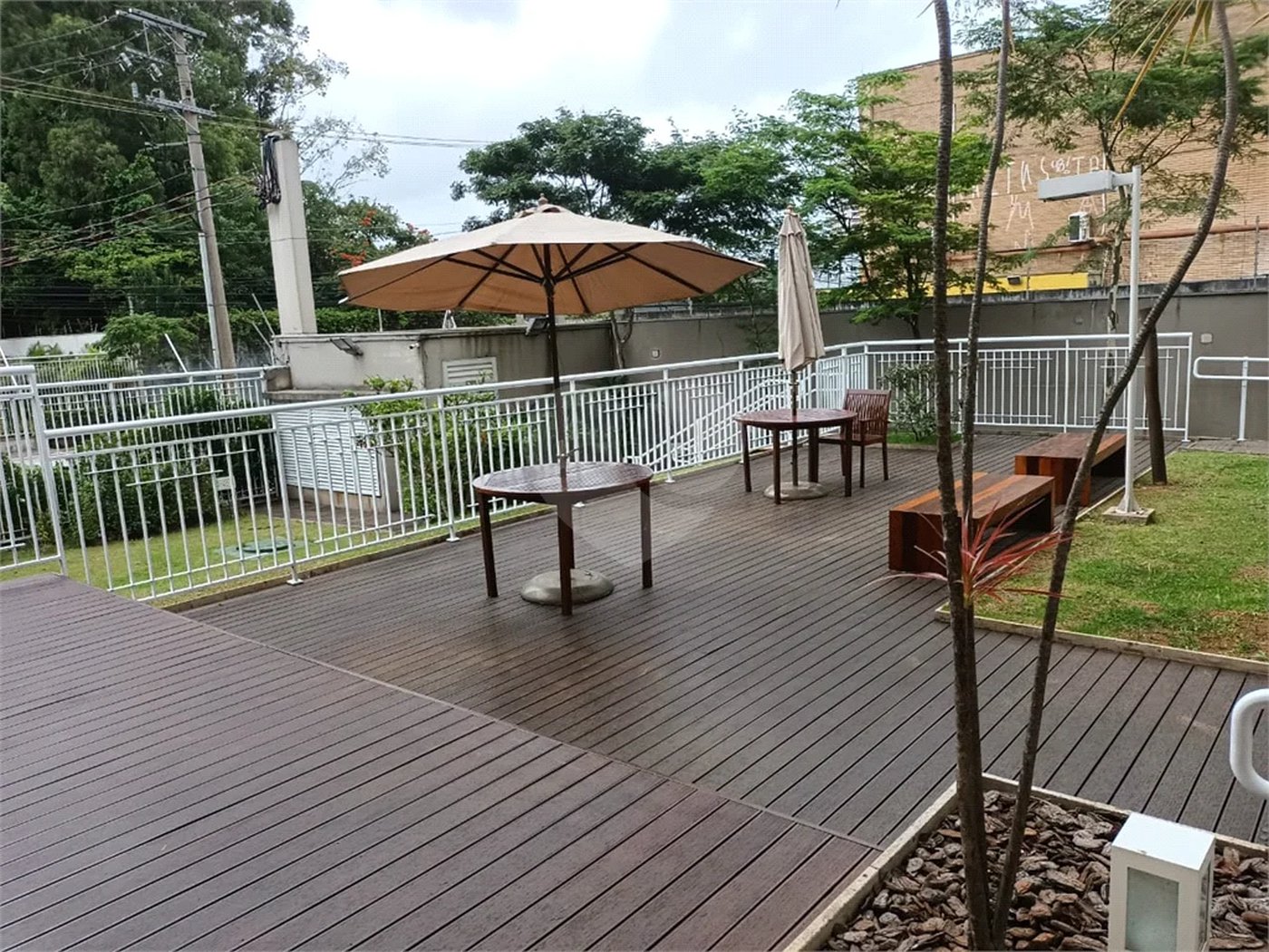 APARTAMENTO PARAÇAÇÃO COM 3 DORMITÓRIOS E 2 VAGAS DE GARGEM NA VILA ANASTÁCIO