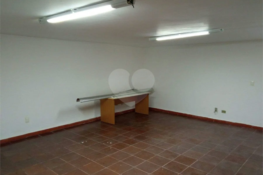 Excelente Sobrado com 04 suítes. Venha fazer uma visita.