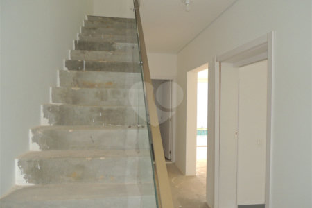 Casa à venda com 3 suítes no condomínio Jardim Flora, São Paulo - SP