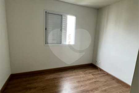 Apartamento à venda com 3 quartos, sendo 1 suíte,  em Parque Reboucas, São Paulo, SP