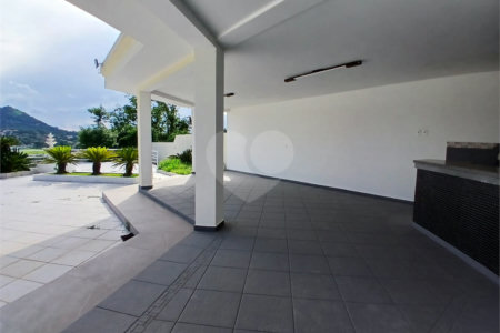 Casa à venda com 4 quartos, sendo 2 suítes, no condomínio Flamboyant, Atibaia - SP