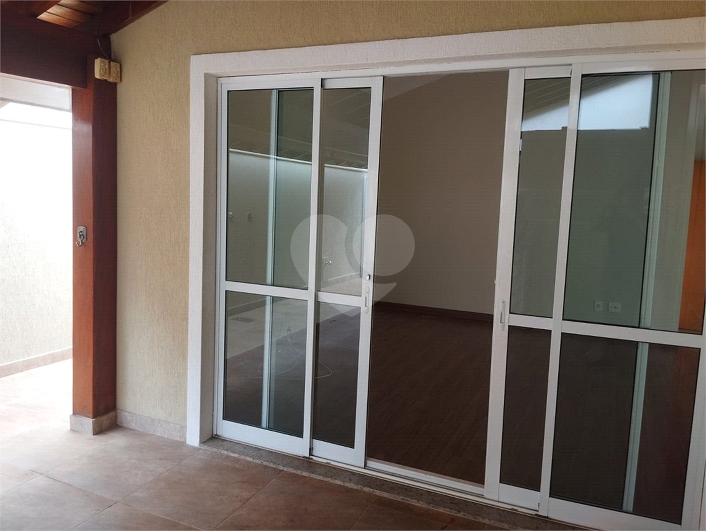 Casa à venda com 3 quartos, sendo 1 suíte,  no condomínio Vila Aracoara, Araraquara - SP