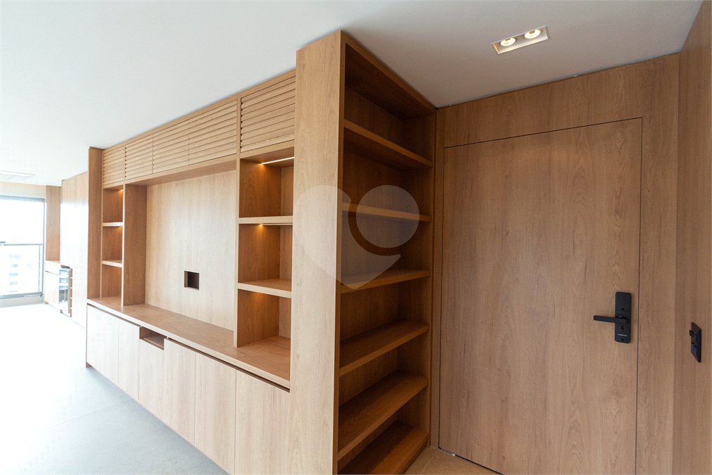 Apartamento à venda ou para alugar com 3 suítes em Moema, São Paulo, SP
