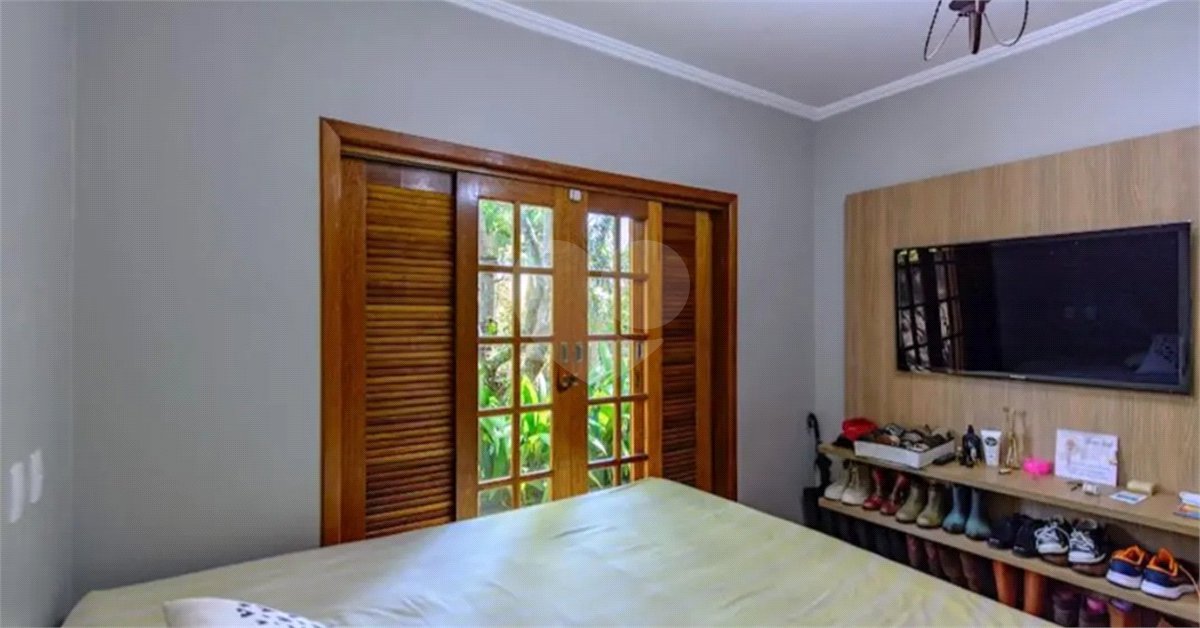 Casa à venda com 4 quartos, sendo 2 suítes,  em Granja Viana, Cotia, SP