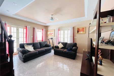 Casa à venda com 3 quartos, sendo 1 suíte, em Campo Grande, Rio de Janeiro, RJ