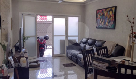 Casa à venda com 4 quartos, sendo 2 suítes, em Vila Gustavo, São Paulo, SP