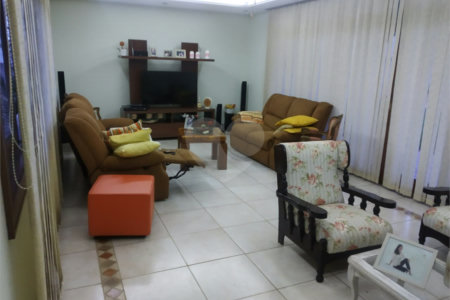 Casa à venda com 4 quartos, sendo 2 suítes,  no condomínio Acmti - Colinas do Mosteiro, Terras de Itaici e Recanto dos Pássaros, Indaiatuba - SP