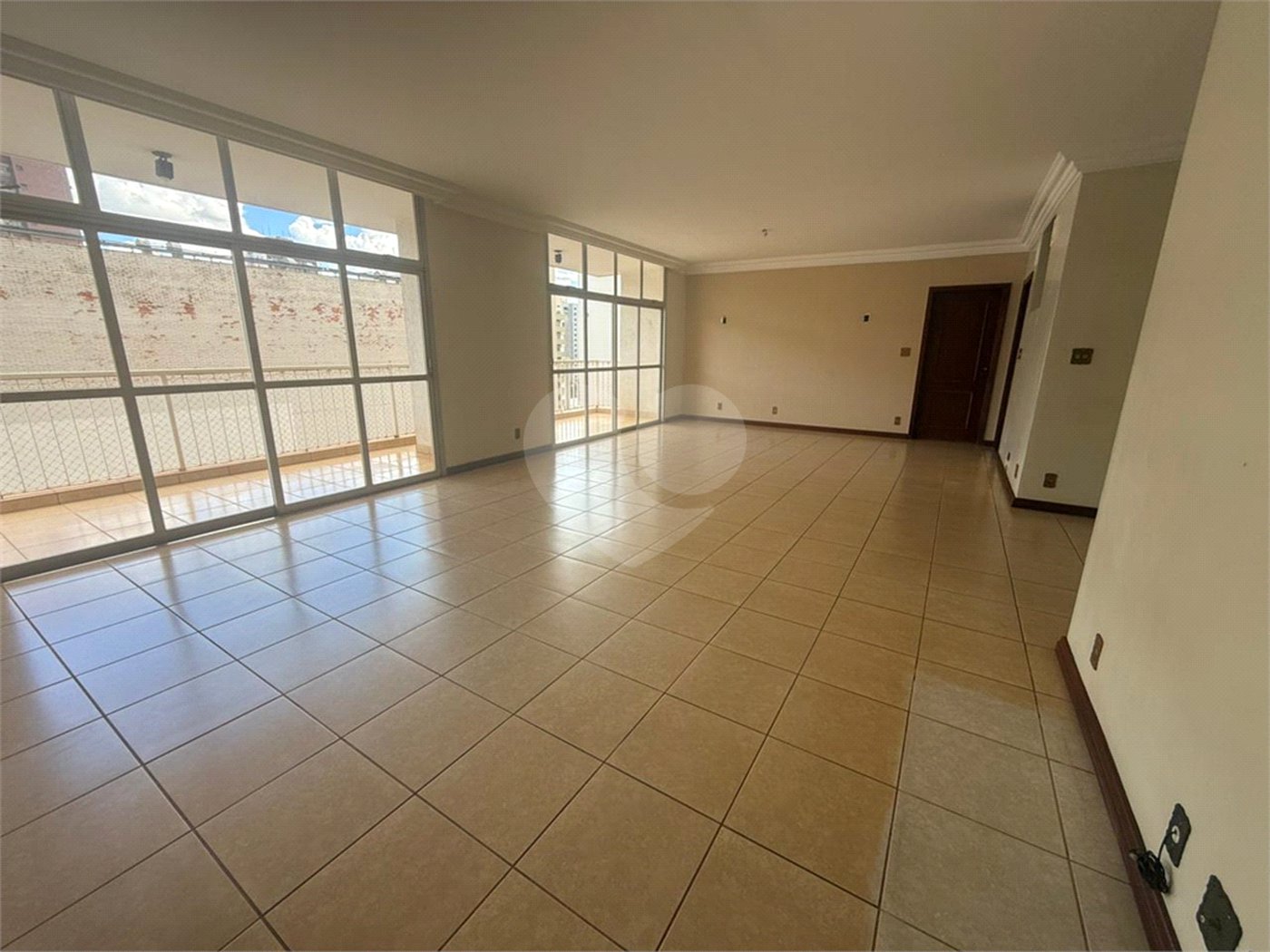 Apartamento à venda com 3 quartos, sendo 1 suíte, no Centro, Ribeirão Preto, SP