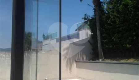 Casa à venda com 3 quartos, sendo 2 suítes,  no condomínio Vale do Sol, Bom Jesus dos Perdões - SP