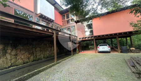 Casa à venda com 3 quartos, sendo 1 suíte,  no condomínio Jardim da Montanha I, Mairiporã - SP