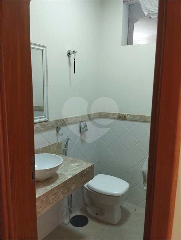 Sobrado à venda com 4 quartos, sendo 3 suítes, em Altos do Jaraguá, Araraquara, SP