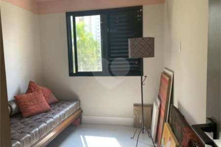 Apartamento à venda com 3 quartos, sendo 1 suíte,  em Cidade São Francisco, São Paulo, SP