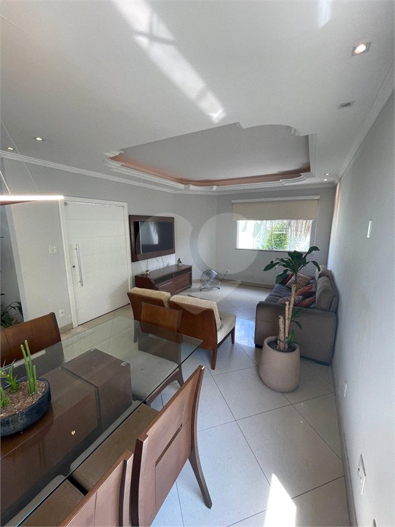 Casa à venda com 5 quartos, sendo 1 suíte, no condomínio Residencial Green Ville, Rio de Janeiro - RJ