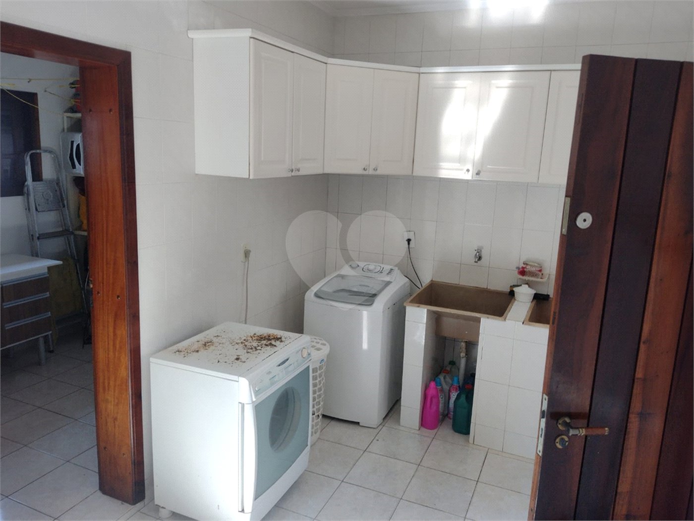Sobrado à venda com 4 suítes em Vila Nova Socorro, Mogi das Cruzes, SP