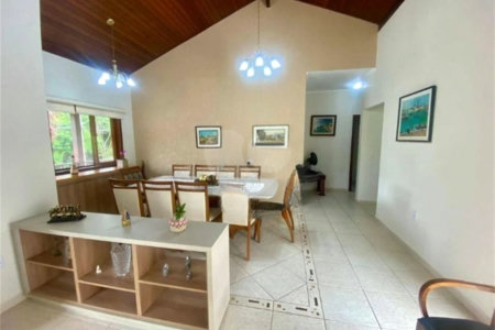 Casa à venda com 3 quartos, sendo 1 suíte, no condomínio Recanto dos Paturis, Vinhedo - SP