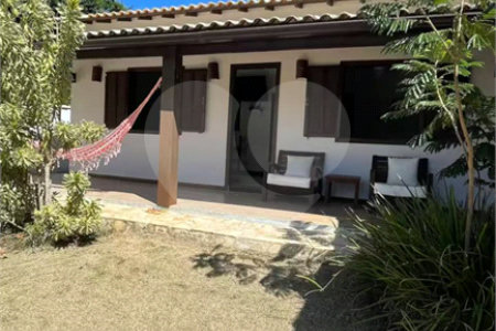 Casa à venda com 4 quartos, sendo 2 suítes, em Caravelas, Armação dos Búzios, RJ